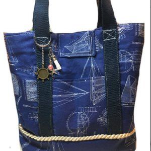 STYLISH NAVY BLUE MARINE STYLE HANDBAG /TOTEBAG PATTERN 0F BOATS & SAILBOATS NWT